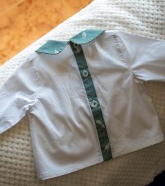 Camisa Bebé manga corta verde y blanca plumas