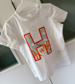 Camiseta niño personalizada blanca y naranja 1